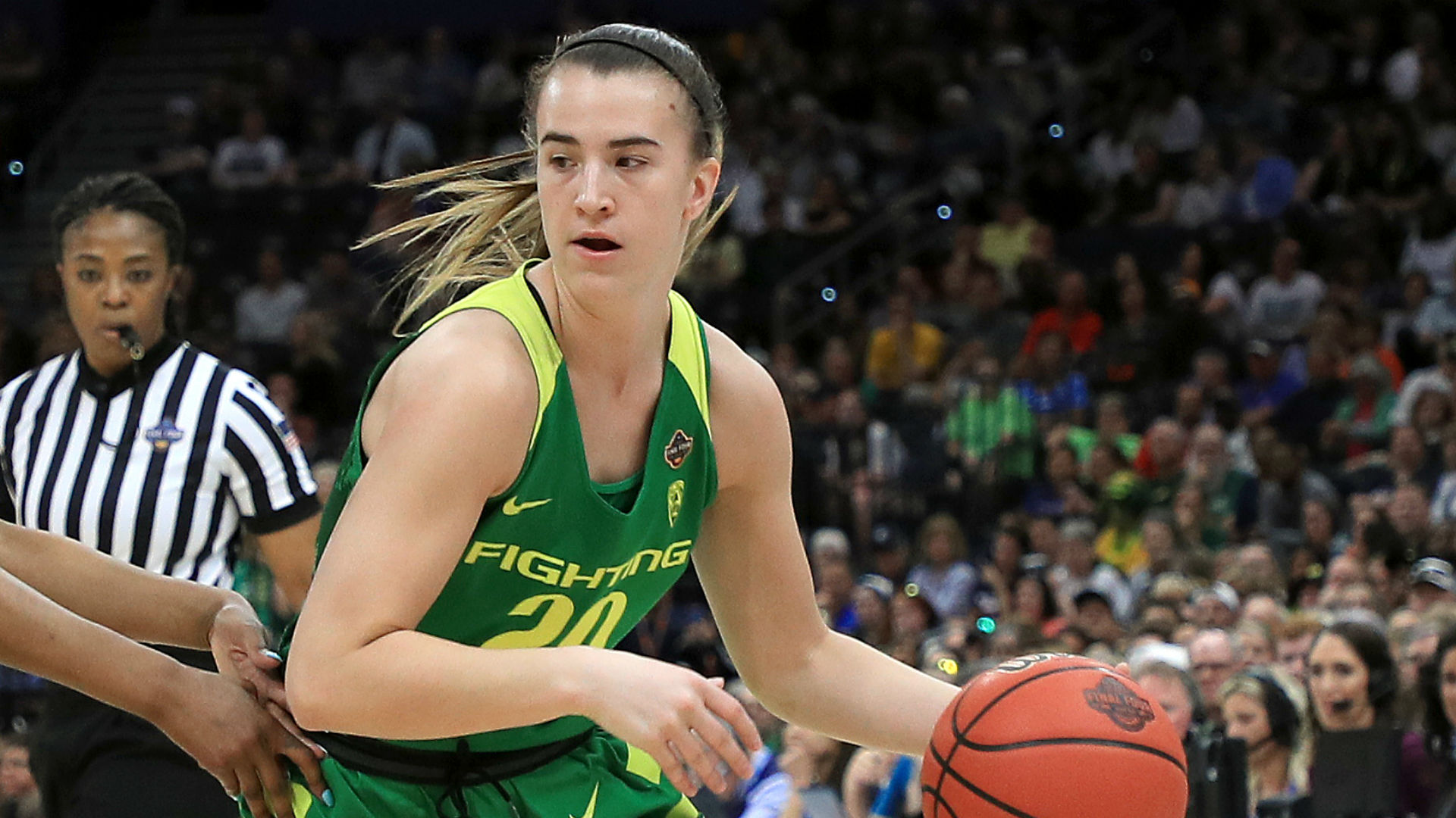 New York Liberty's Sabrina Ionescu dances with Kobe Bryant's daughters